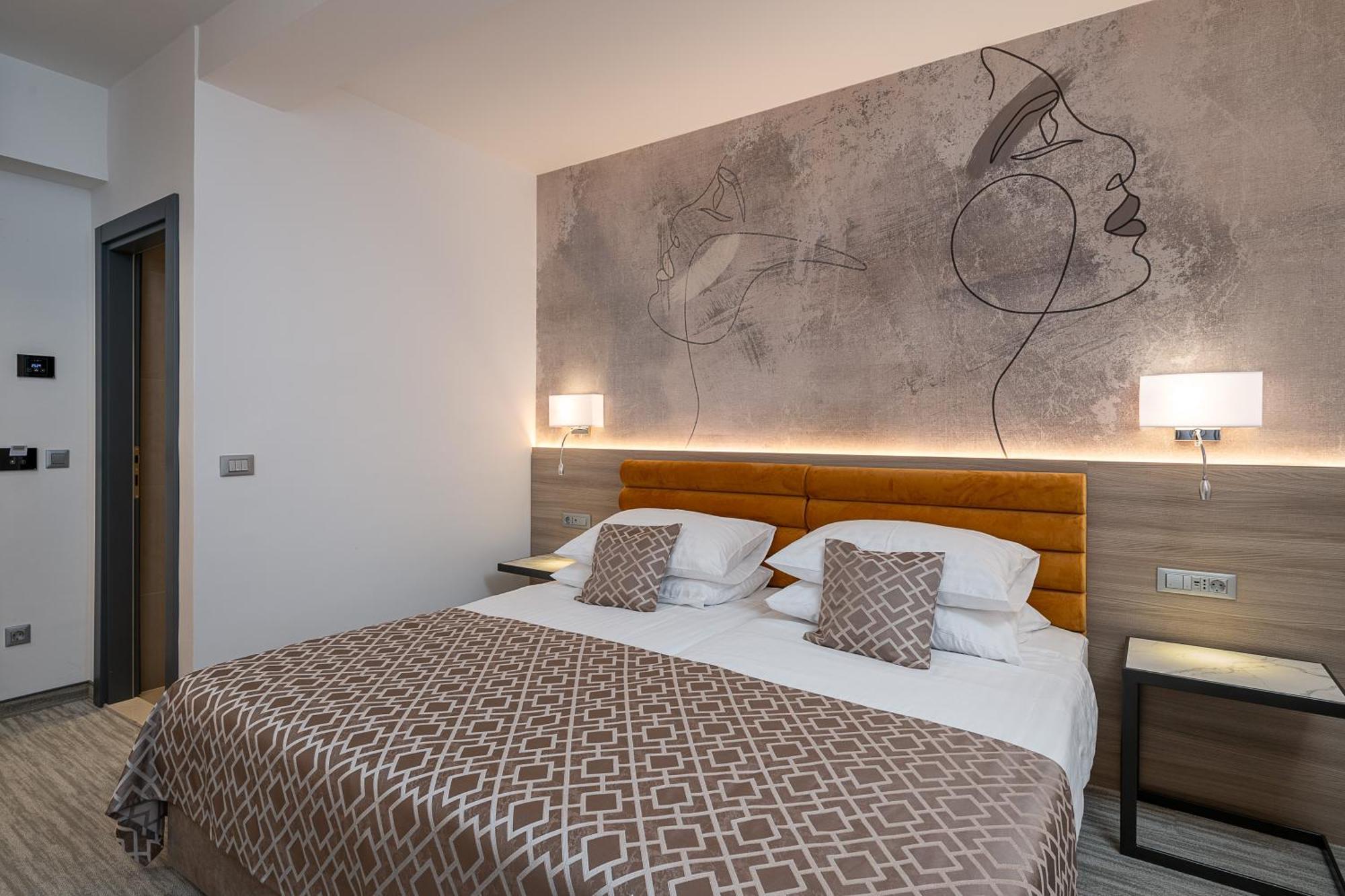Ivka Hotel 3*