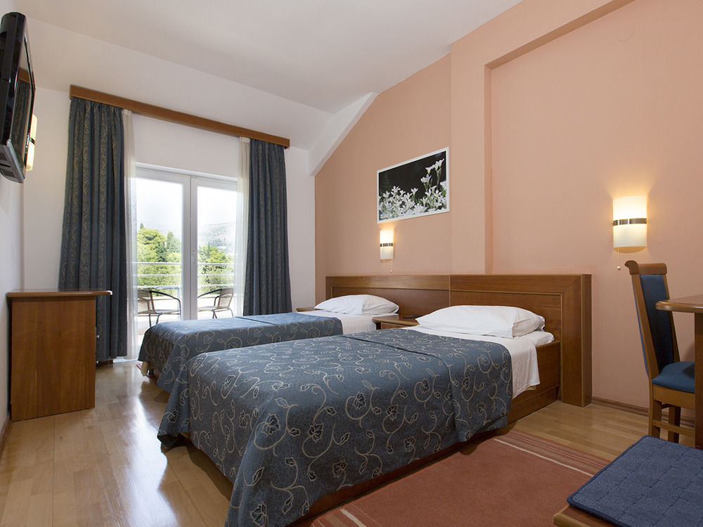 Ivka Hotel 3*